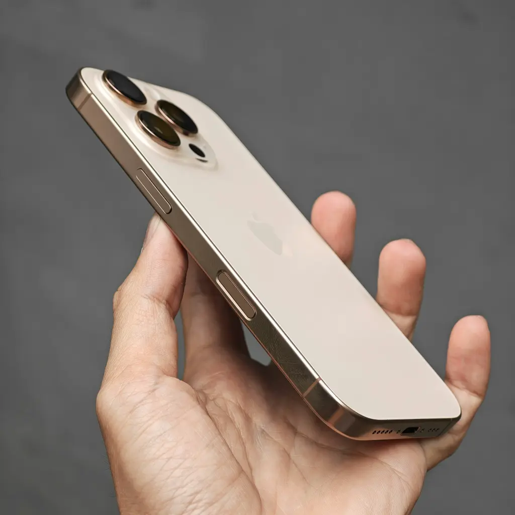 unsplash_waQ9MbaxCZs_Apple iphone 16 Pro.jpg.jpg.jpg.webp